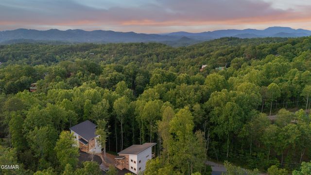 1924 Pine Court, Sevierville, TN 37876