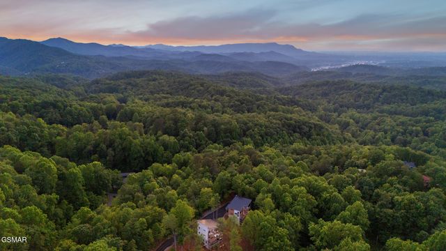 1924 Pine Court, Sevierville, TN 37876