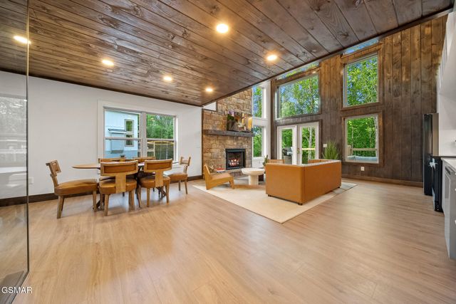 1924 Pine Court, Sevierville, TN 37876