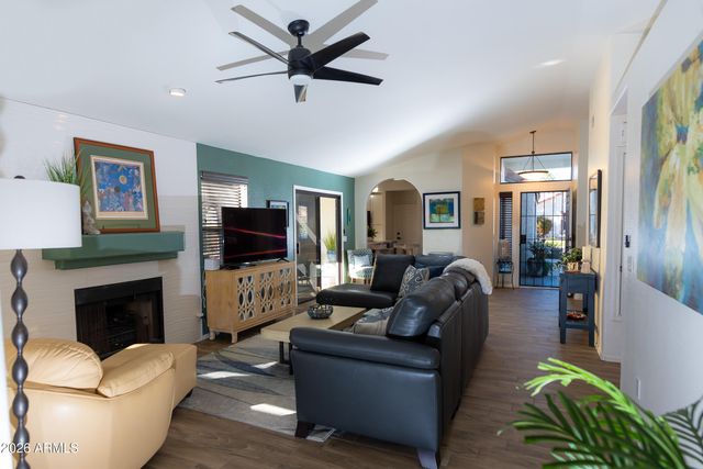 8629 W MAUI Lane, Peoria, AZ 85381