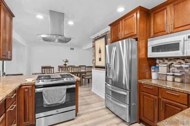 6245 Broadmoor Dr., La Mesa, CA 91942