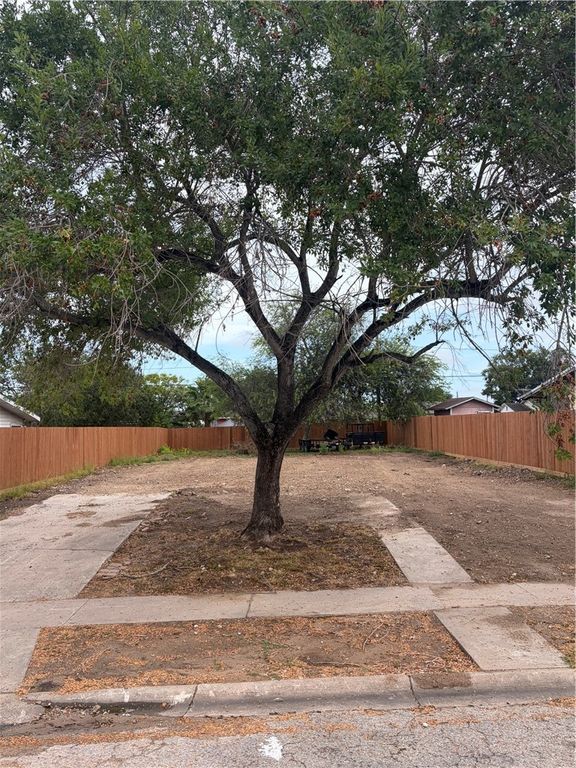 1134 Dona Dr, Corpus Christi, TX 78407 — exterior