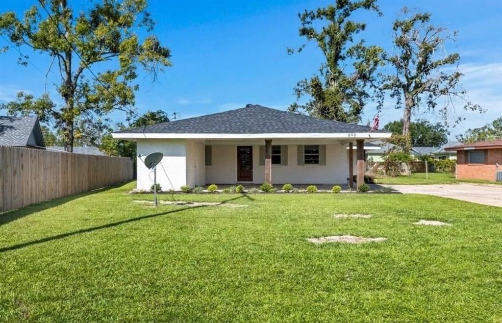 203 Jackson Avenue, Sulphur, LA 70663