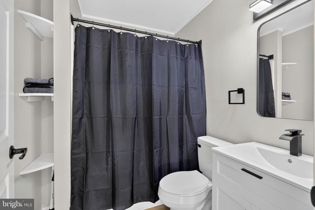 18 DEFOE CIR, Newark, DE 19702