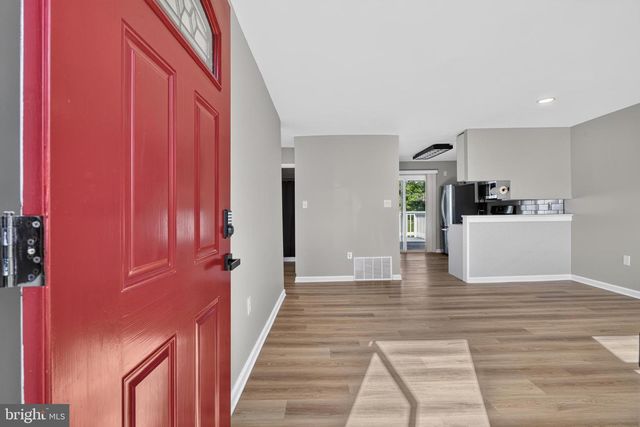 18 DEFOE CIR, Newark, DE 19702