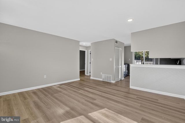 18 DEFOE CIR, Newark, DE 19702