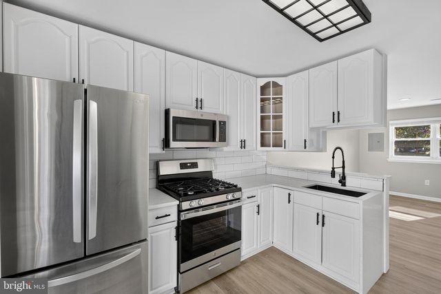 18 DEFOE CIR, Newark, DE 19702