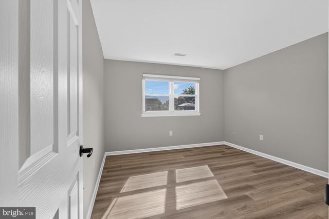 18 DEFOE CIR, Newark, DE 19702