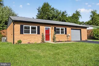 18 DEFOE CIR, Newark, DE 19702