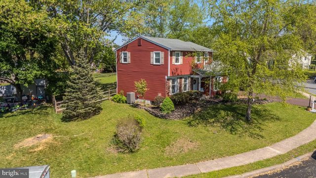 540 PIONEER CIR, Harleysville, PA 19438