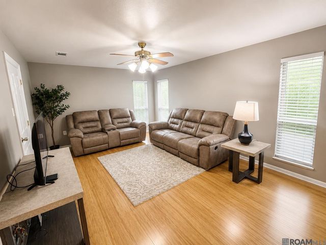 727 Brantford Dr, Port Allen, LA 70767