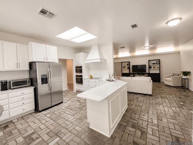 727 Brantford Dr, Port Allen, LA 70767