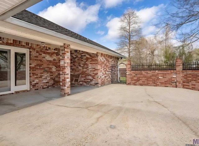 727 Brantford Dr, Port Allen, LA 70767