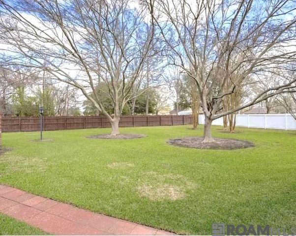 727 Brantford Dr, Port Allen, LA 70767