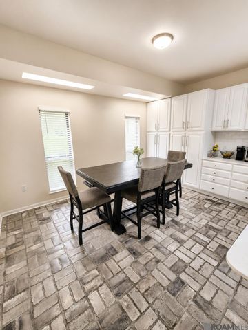 727 Brantford Dr, Port Allen, LA 70767