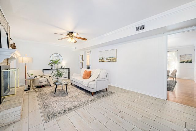 5801 WINDVALE DR, Windcrest, TX 78239