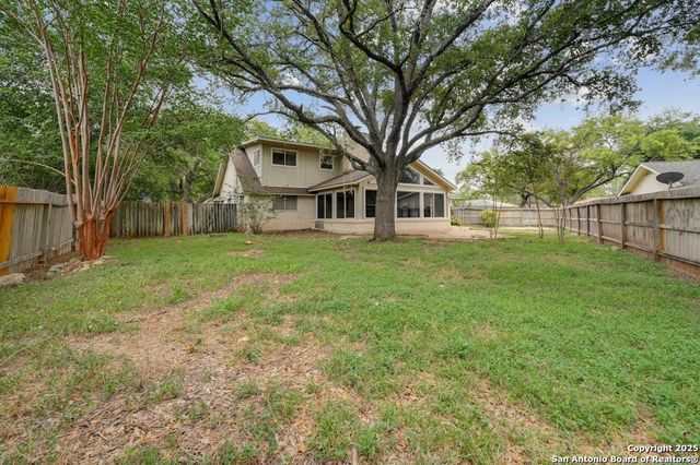 5801 WINDVALE DR, Windcrest, TX 78239