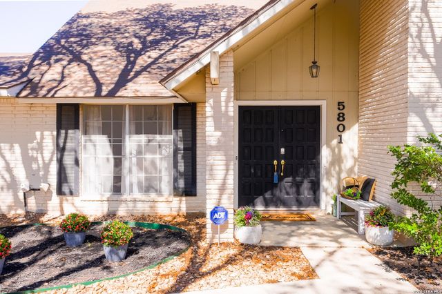5801 WINDVALE DR, Windcrest, TX 78239