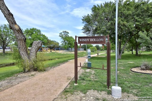 5801 WINDVALE DR, Windcrest, TX 78239