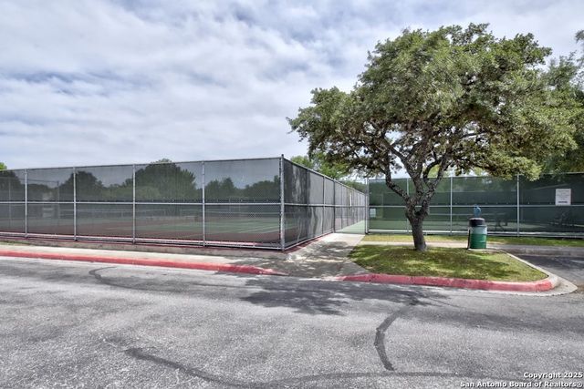 5801 WINDVALE DR, Windcrest, TX 78239