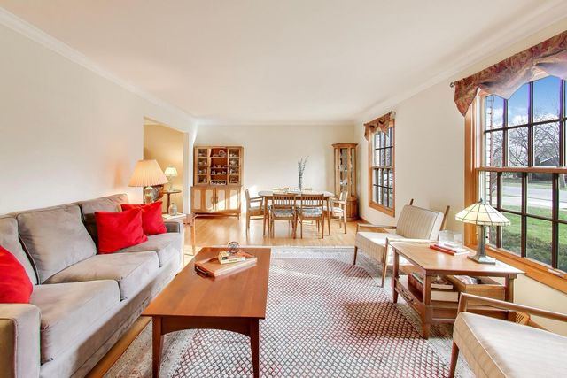 1606 N Pine Avenue, Arlington Heights, IL 60004