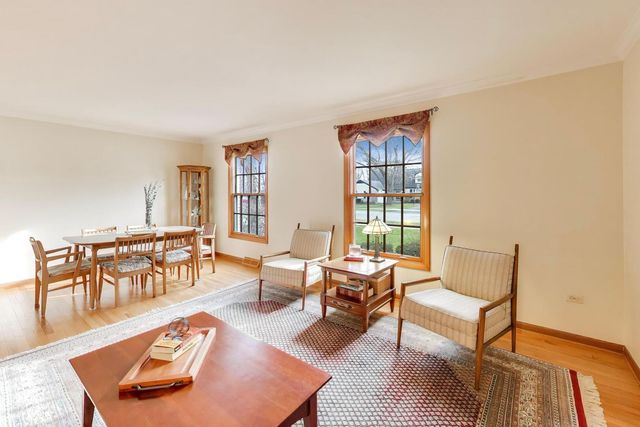 1606 N Pine Avenue, Arlington Heights, IL 60004