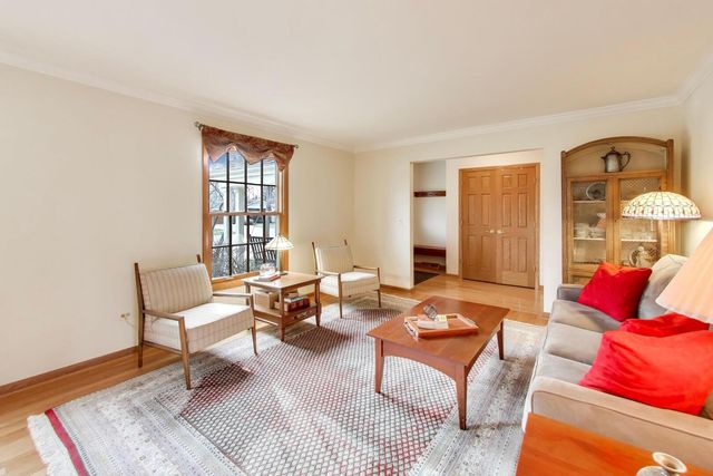 1606 N Pine Avenue, Arlington Heights, IL 60004