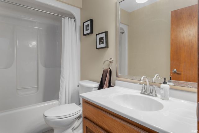 1407 Ashton Court, Goshen, IN 46526