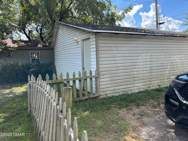 2116 S moffet Avenue, Joplin, MO 64801