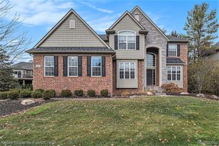 108 Greenan Lane, Lake Orion, MI 48362