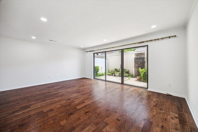 5827 Valley Forge Drive 83, Houston, TX 77057