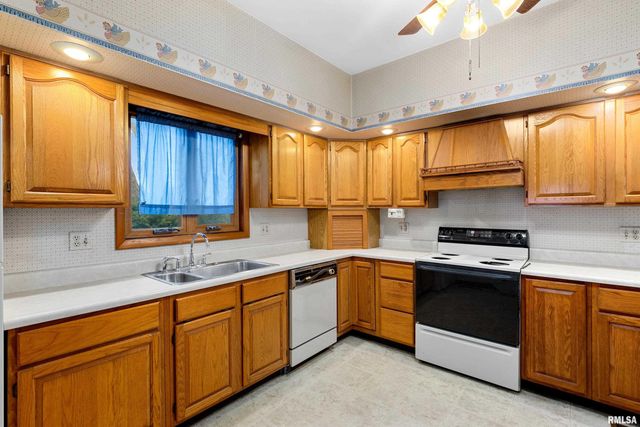 16905 E 1600th Street, Bushnell, IL 61422