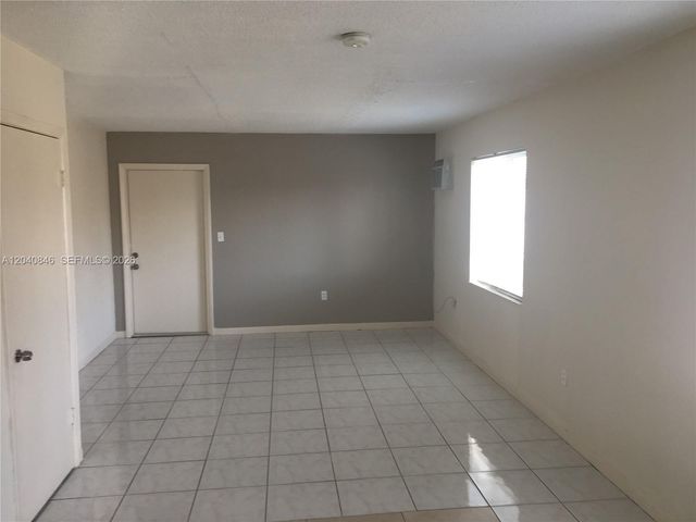 960 Biarritz Dr 2, Miami Beach, FL 33141