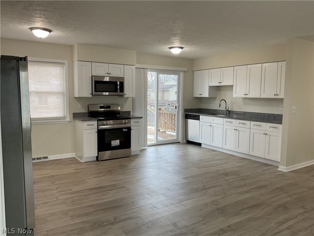 541 Howells Court, Eastlake, OH 44095