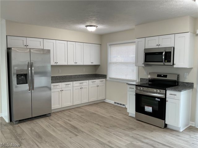 541 Howells Court, Eastlake, OH 44095