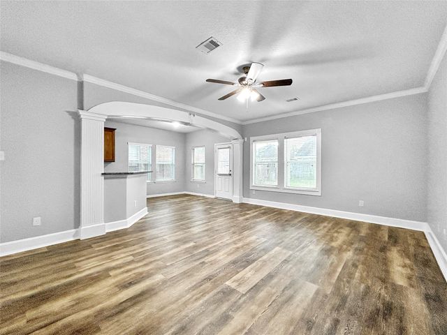 10006 Wood Leaf Court, Baytown, TX 77521