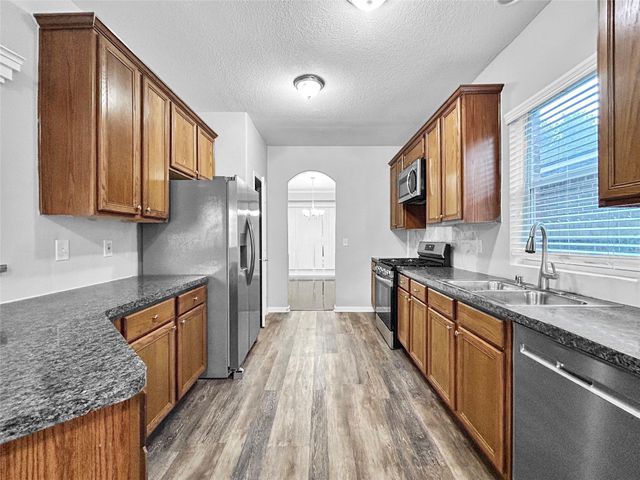 10006 Wood Leaf Court, Baytown, TX 77521