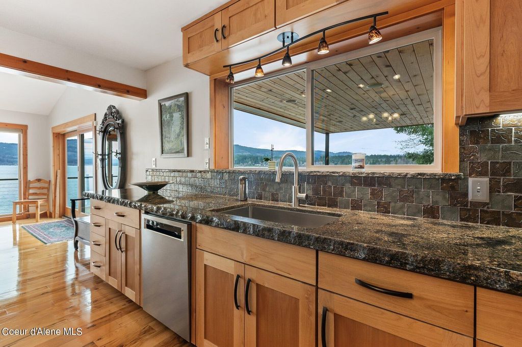 2537 Lakeshore Dr, Sagle, ID 83860 photo 11