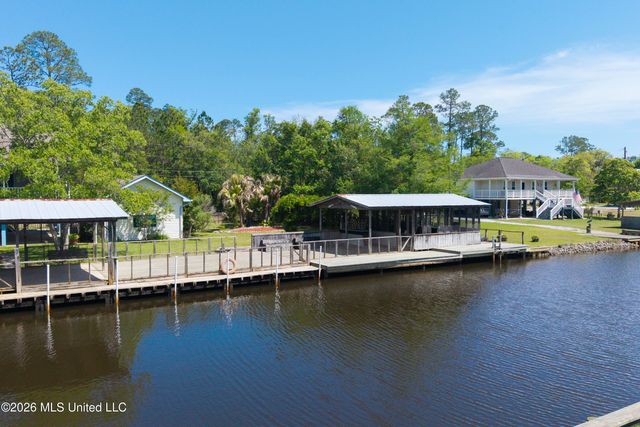 10035 Avenue D, Bay Saint Louis, MS 39520