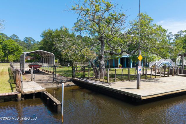 10035 Avenue D, Bay Saint Louis, MS 39520