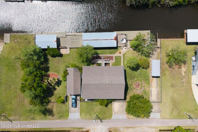 10035 Avenue D, Bay Saint Louis, MS 39520