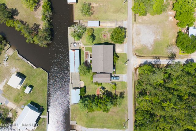 10035 Avenue D, Bay Saint Louis, MS 39520