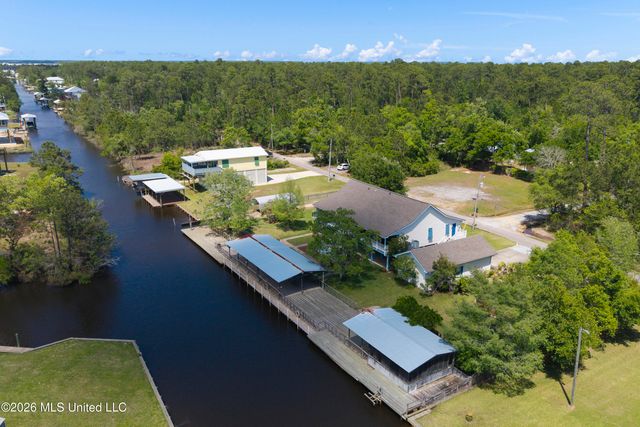 10035 Avenue D, Bay Saint Louis, MS 39520