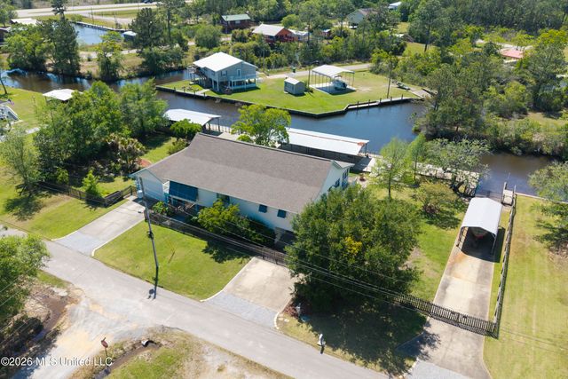 10035 Avenue D, Bay Saint Louis, MS 39520