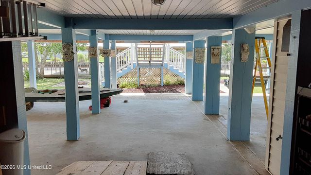 10035 Avenue D, Bay Saint Louis, MS 39520