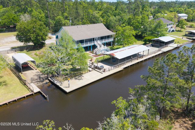10035 Avenue D, Bay Saint Louis, MS 39520