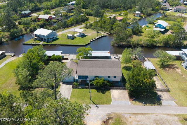10035 Avenue D, Bay Saint Louis, MS 39520