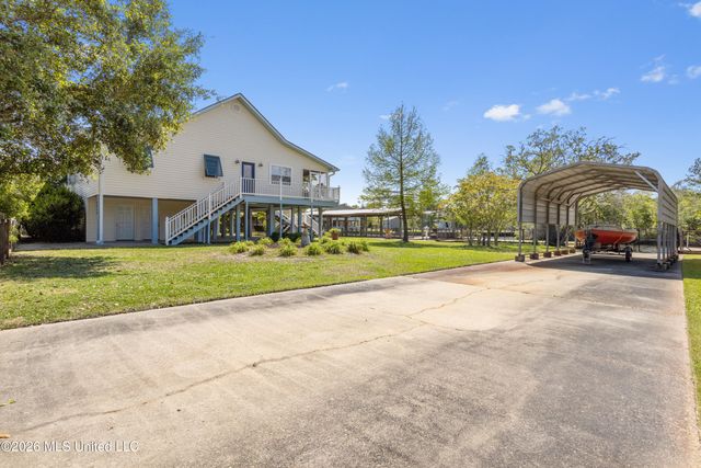 10035 Avenue D, Bay Saint Louis, MS 39520