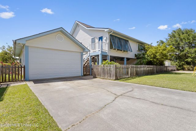 10035 Avenue D, Bay Saint Louis, MS 39520