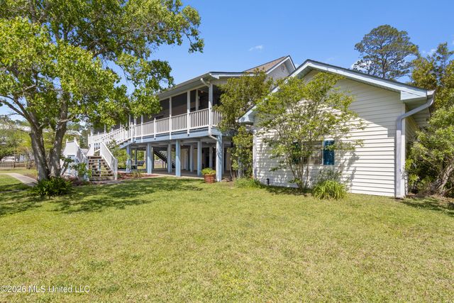 10035 Avenue D, Bay Saint Louis, MS 39520